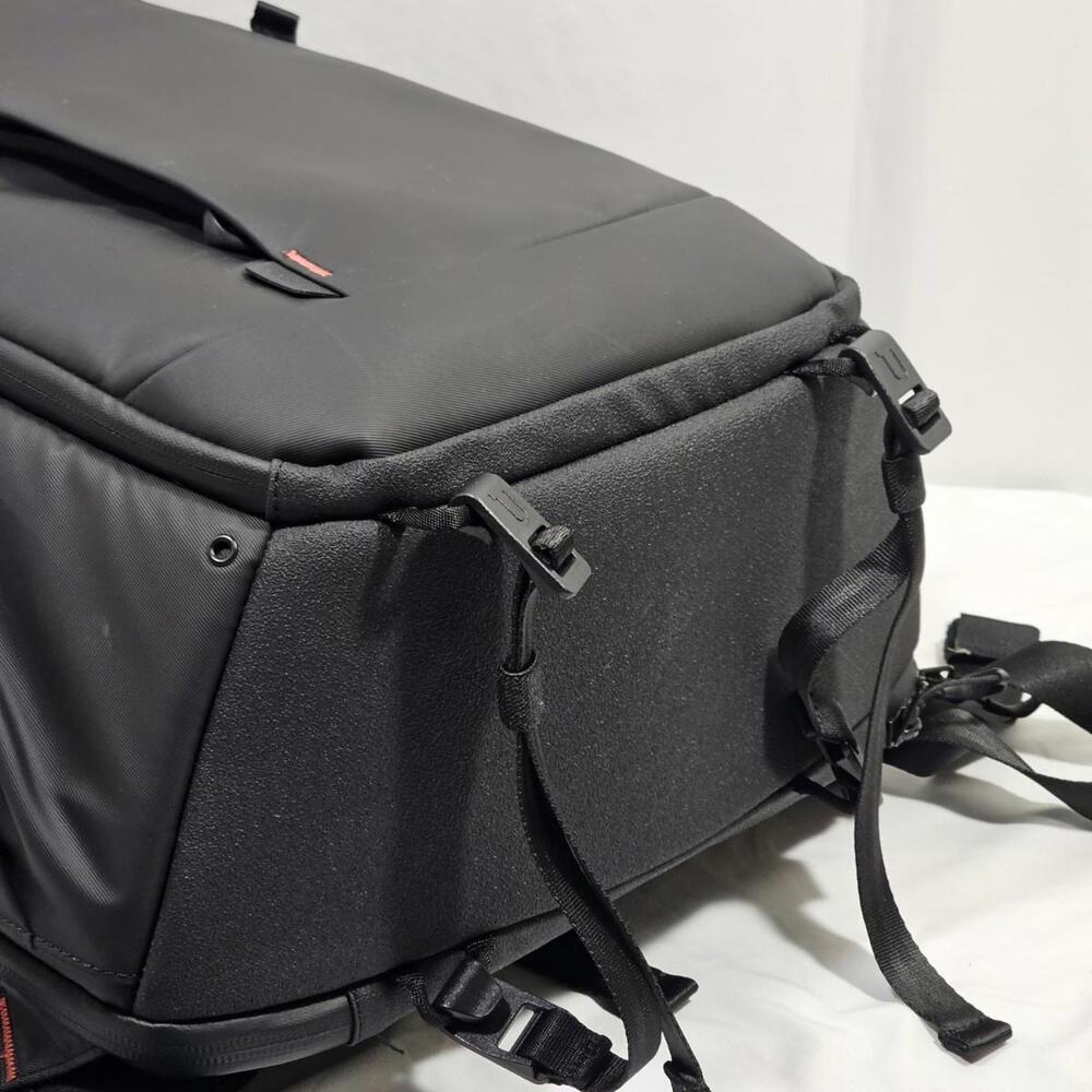ULANZI BP09 Camera Backpack Versatile Camera Travel Bag 22L Capacity - Picture 11 of 13